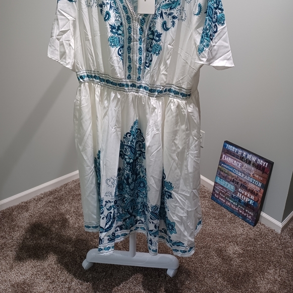 #350 NWOT Women's Plus Bloomchic Dress - Picture 4 of 4